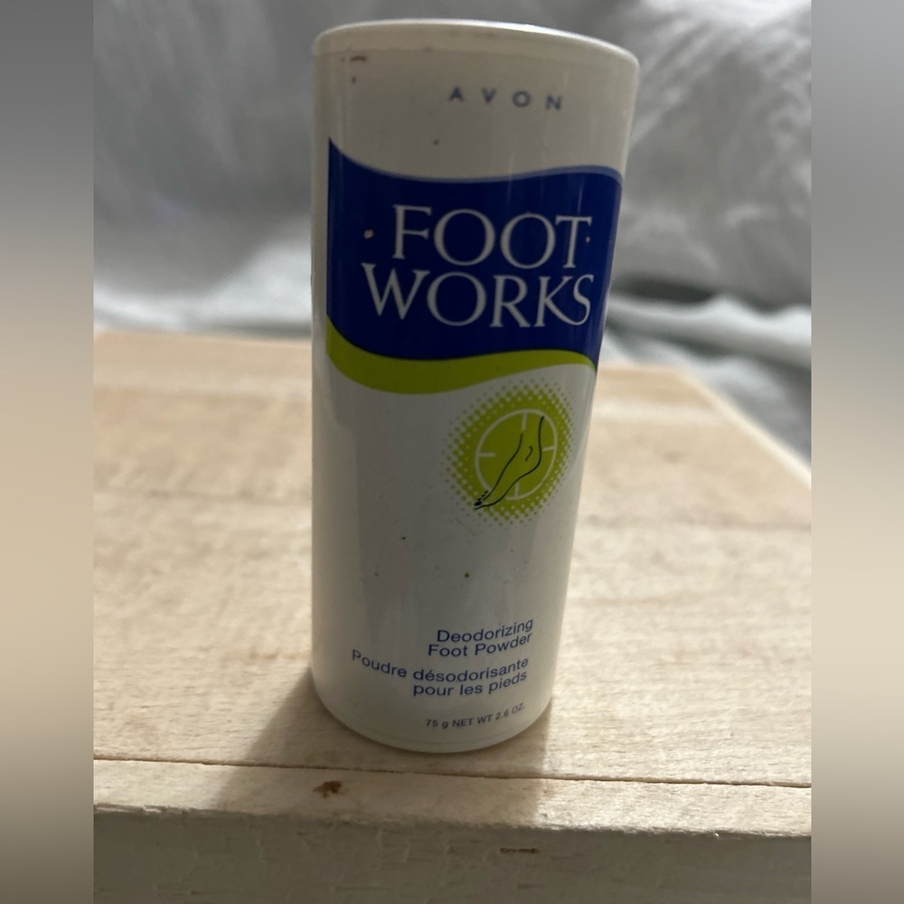Avon ~  Foot Works ~ Healthy Deodorizing Foot Powder - 2.6 oz NEW